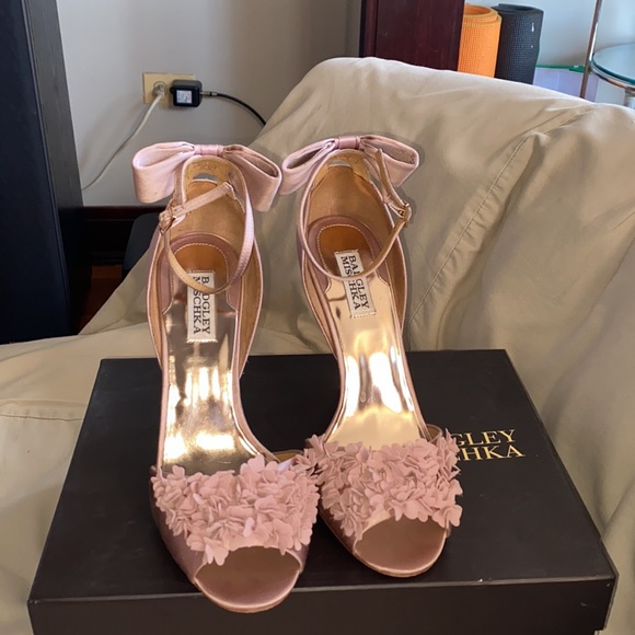 Badgley Mischika - Picture 2 of 3